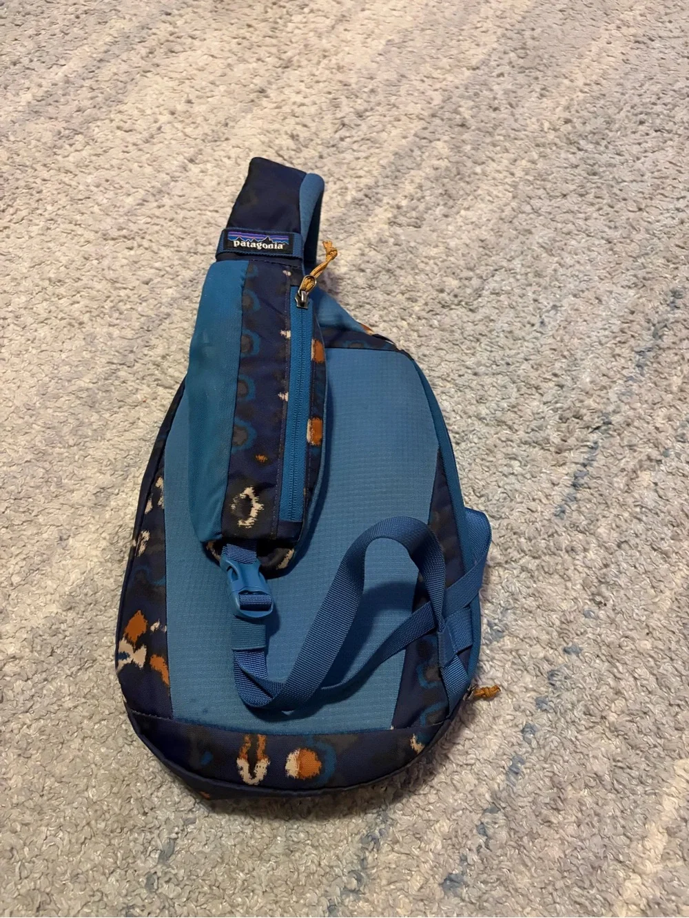 Patagonia Atom Sling 8L Bag Crossbody Backpack Blue Ikat Geo Print Hiking Travel